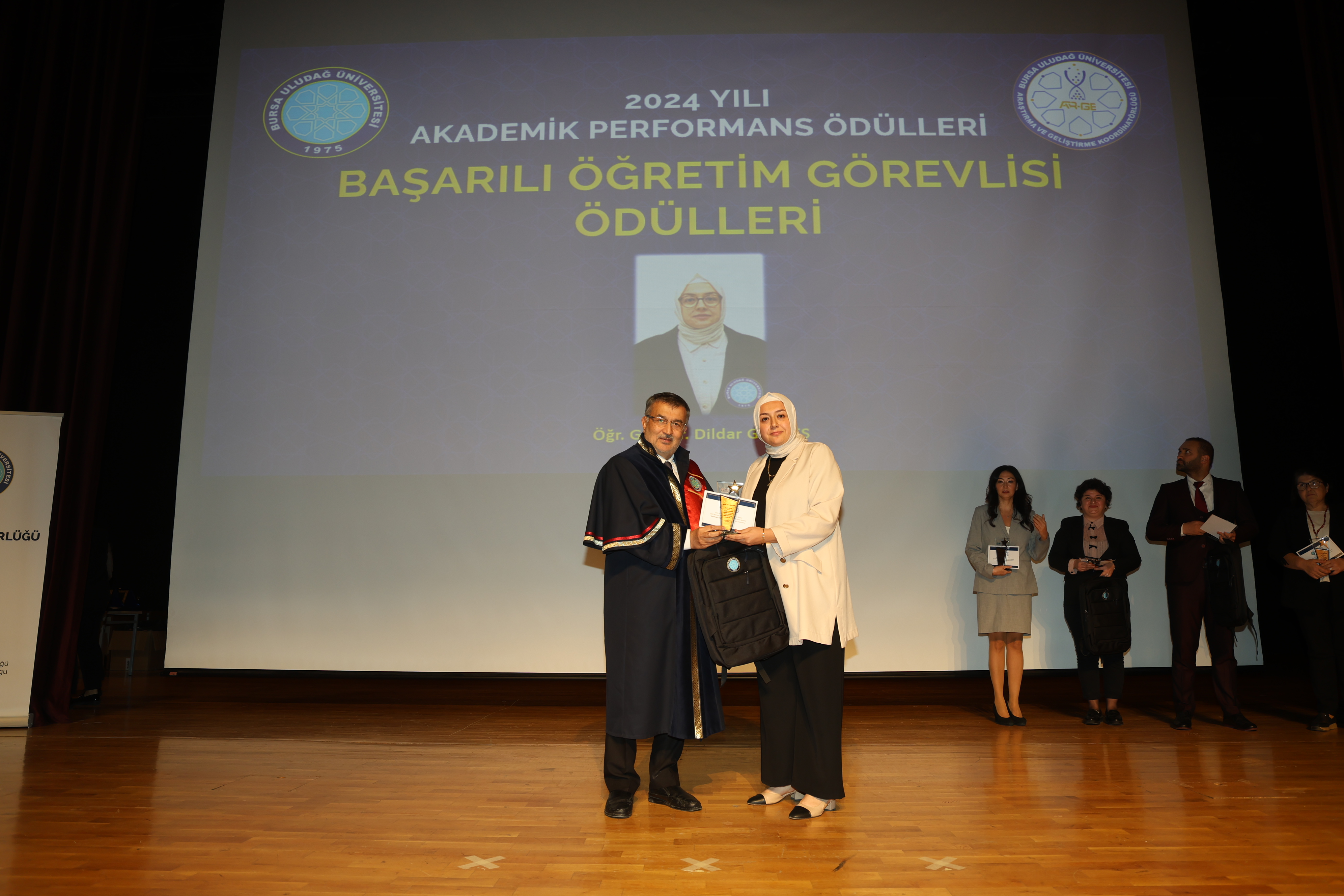  2024akademikperformansödülleri7